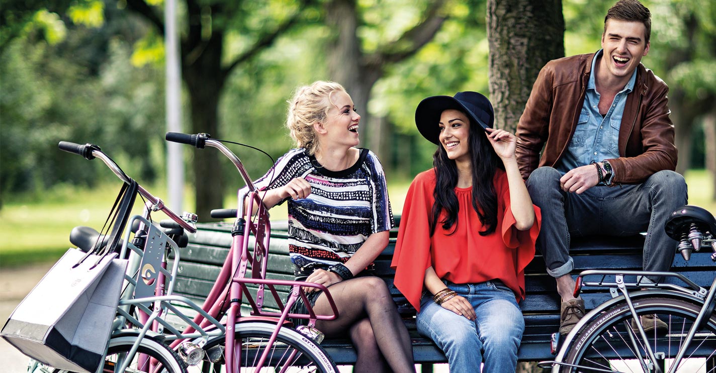 personen met fiets cortina